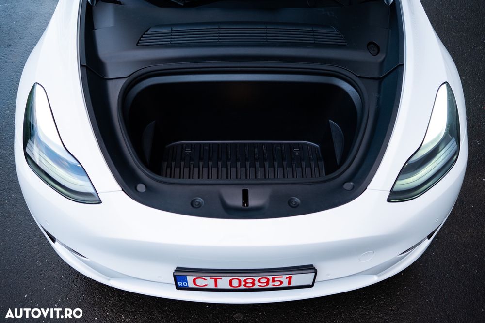 Tesla Model Y - 10