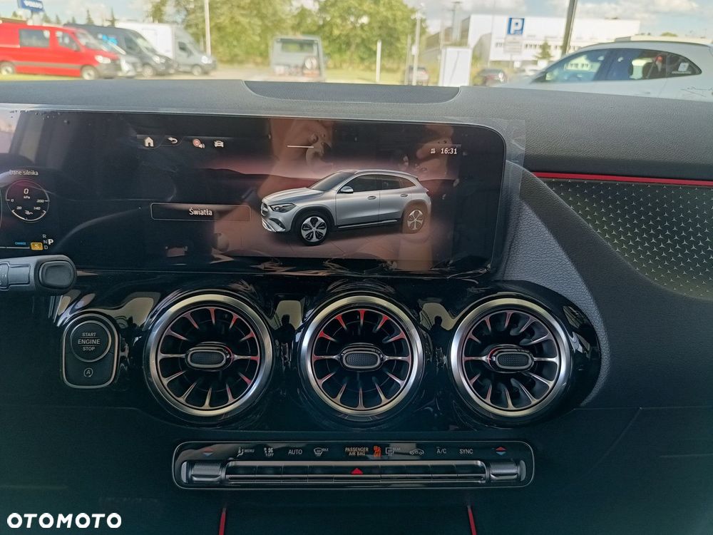 Mercedes-Benz GLA - 25