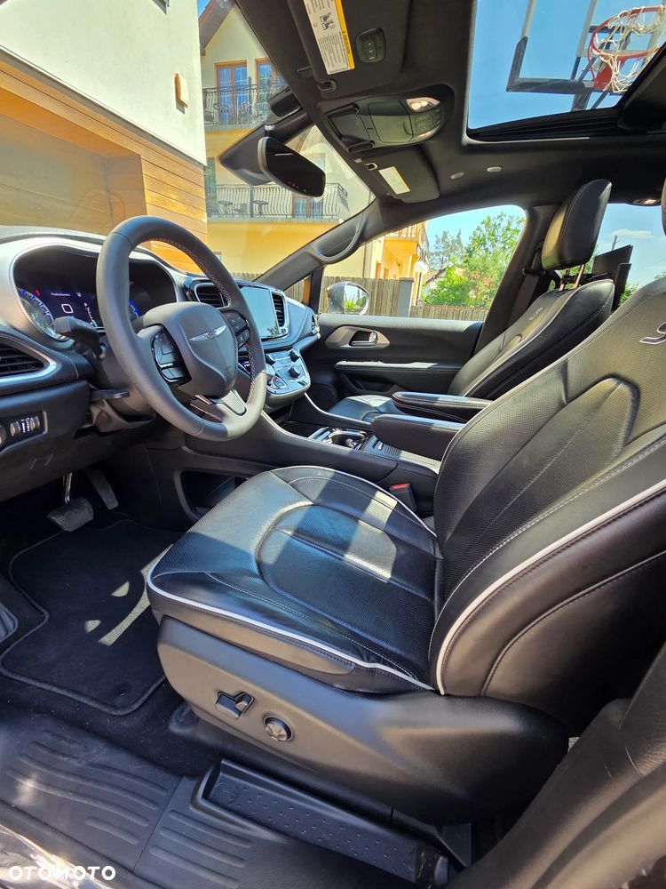 Chrysler Pacifica - 12