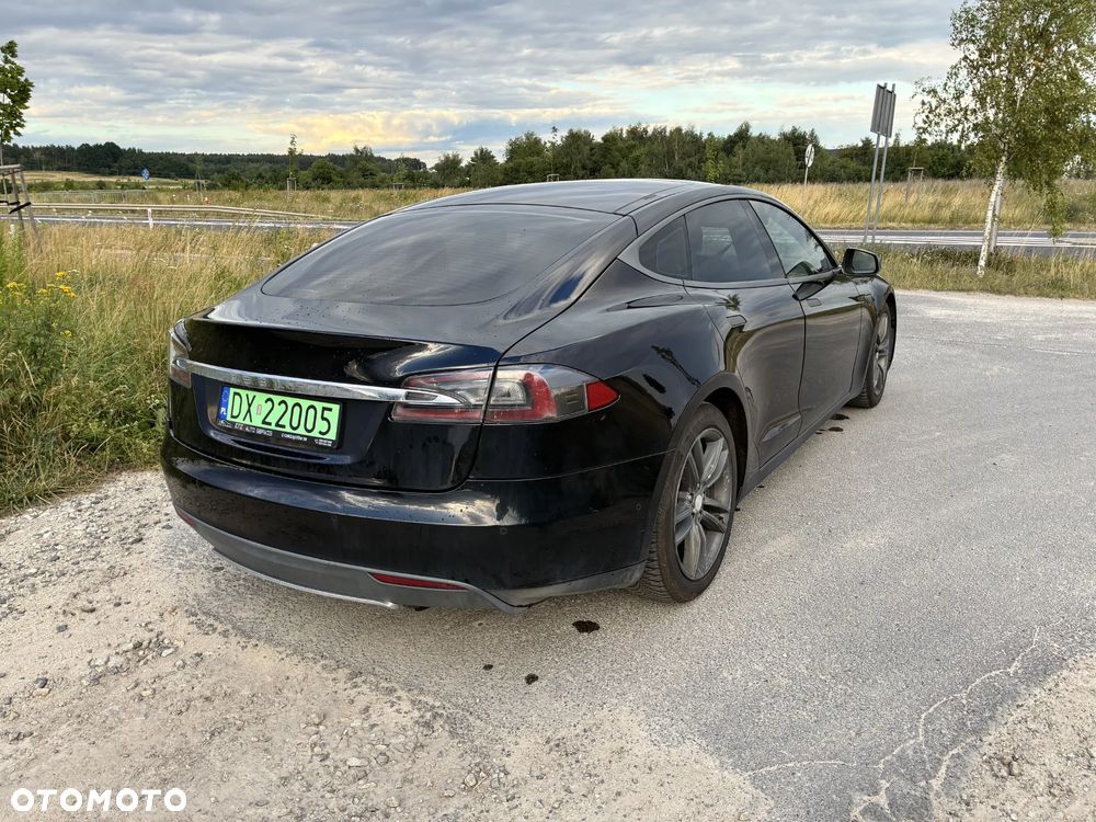 Tesla Model S 85 D - 5