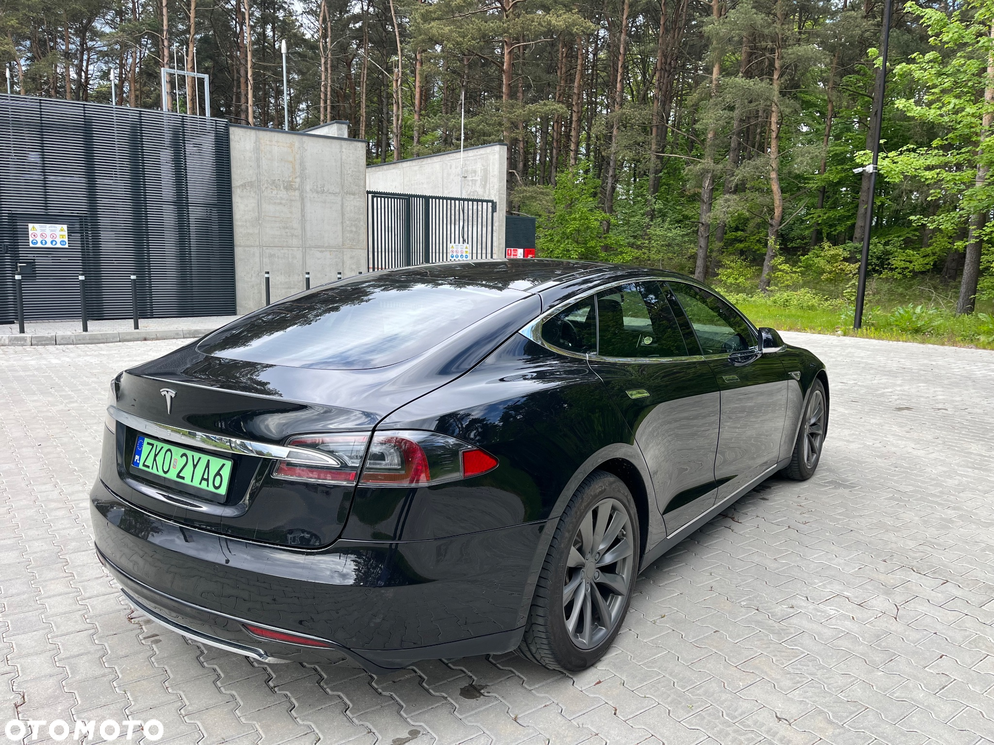 Tesla Model S 75 D - 11