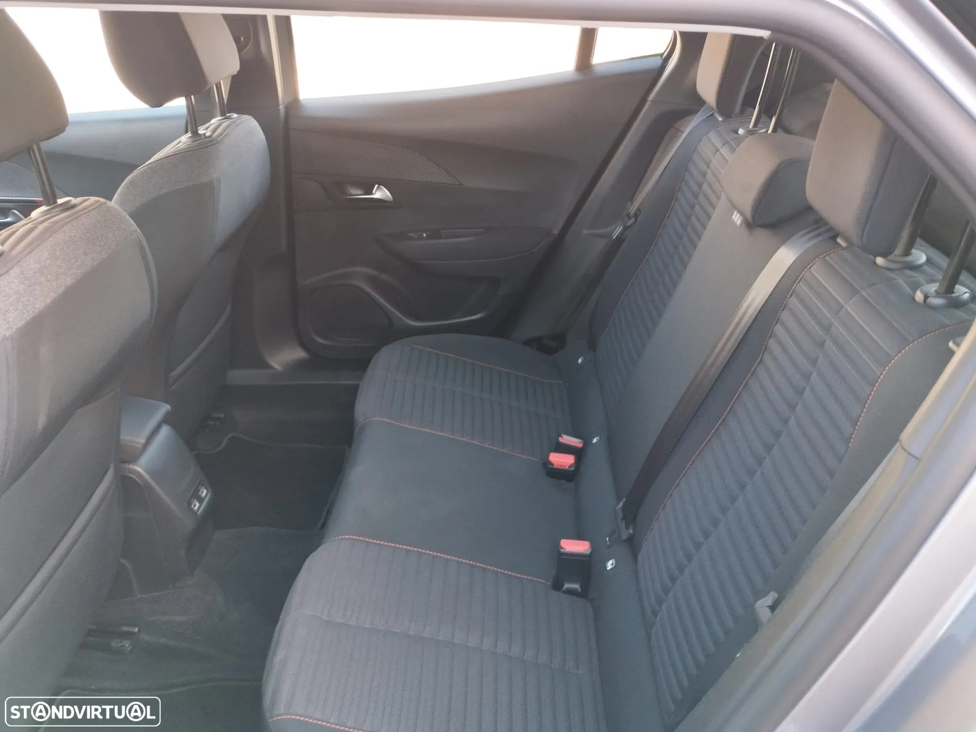 Peugeot e-2008 50 kWh Active Pack - 10
