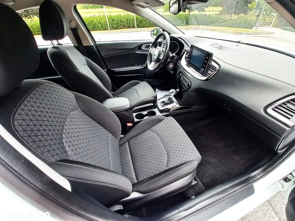 Kia Ceed 1.6 CRDi DCT Vision - 18