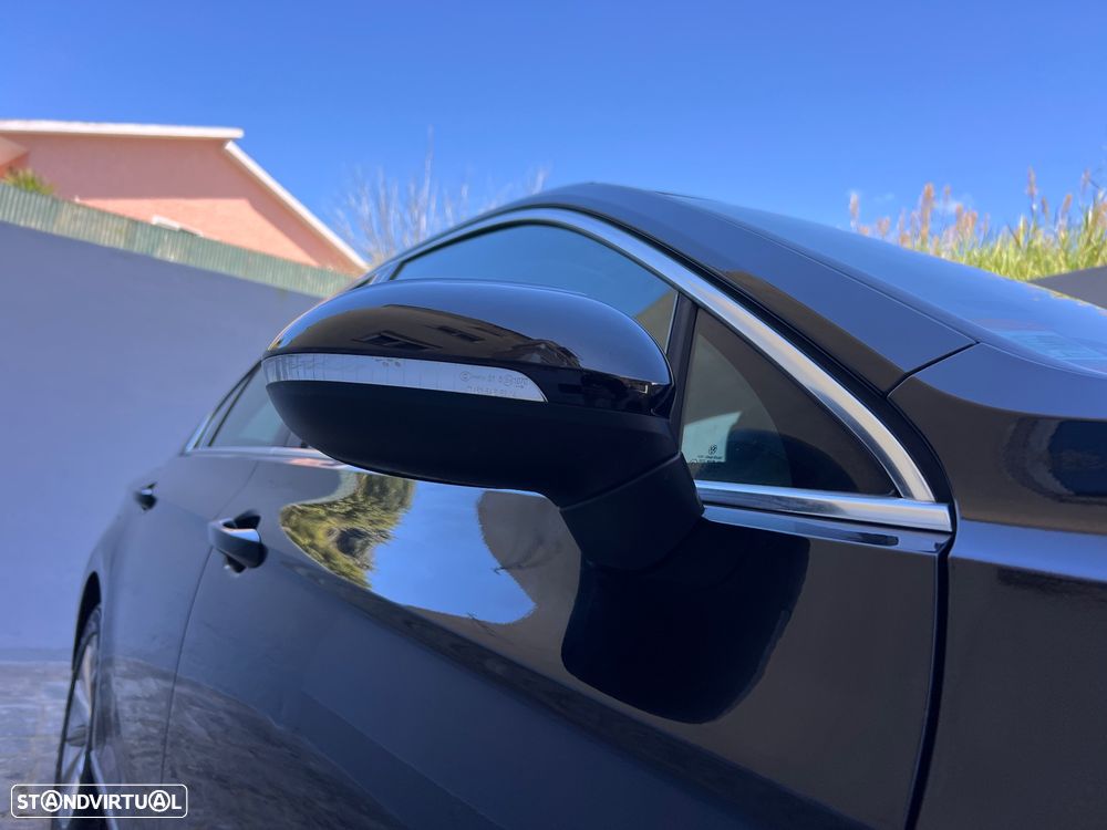 VW Passat 2.0 TDI Confortline DSG - 14