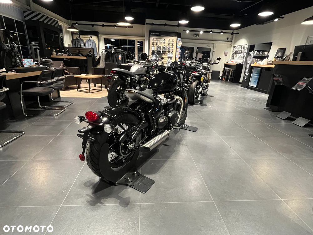 Triumph Bonneville Bobber - 2