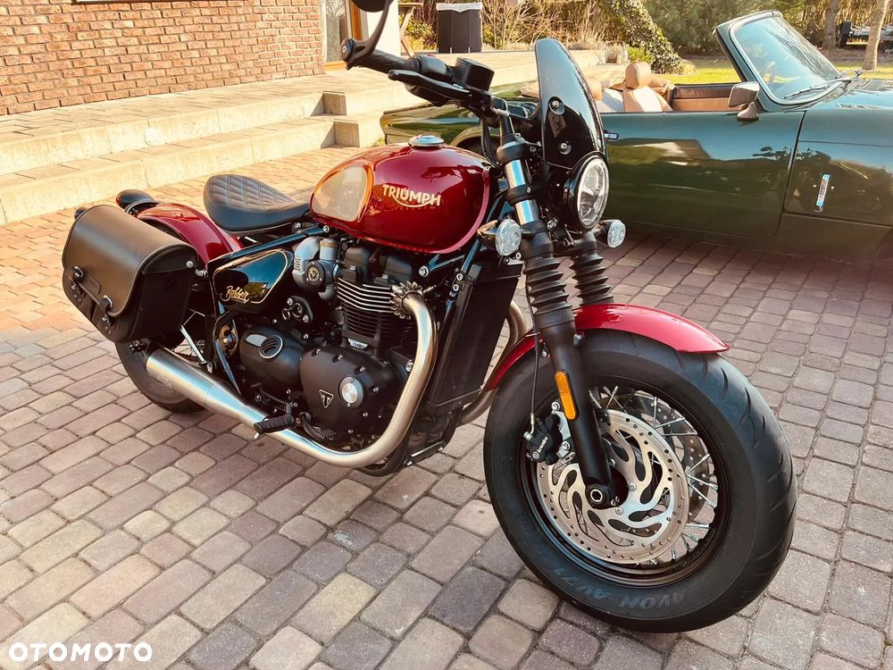 Triumph Bonneville Bobber - 3