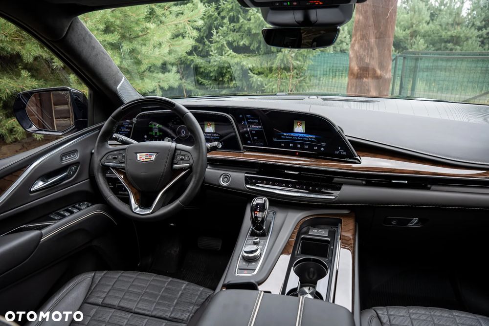 Cadillac Escalade - 32