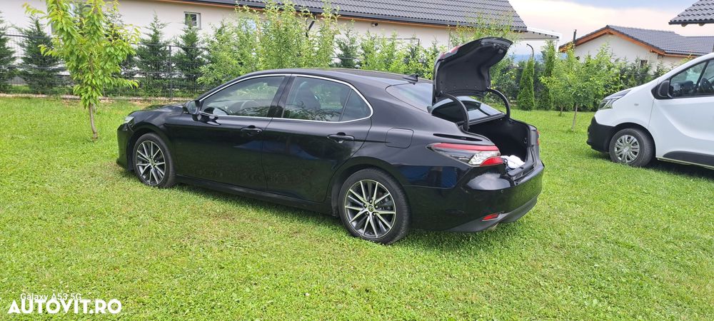 Toyota Camry Luxury - 24