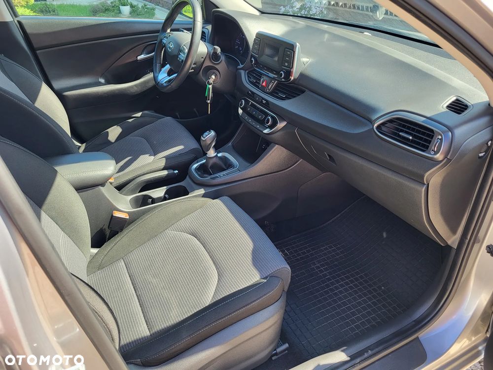 Hyundai i30 1.6 D Classic + - 15