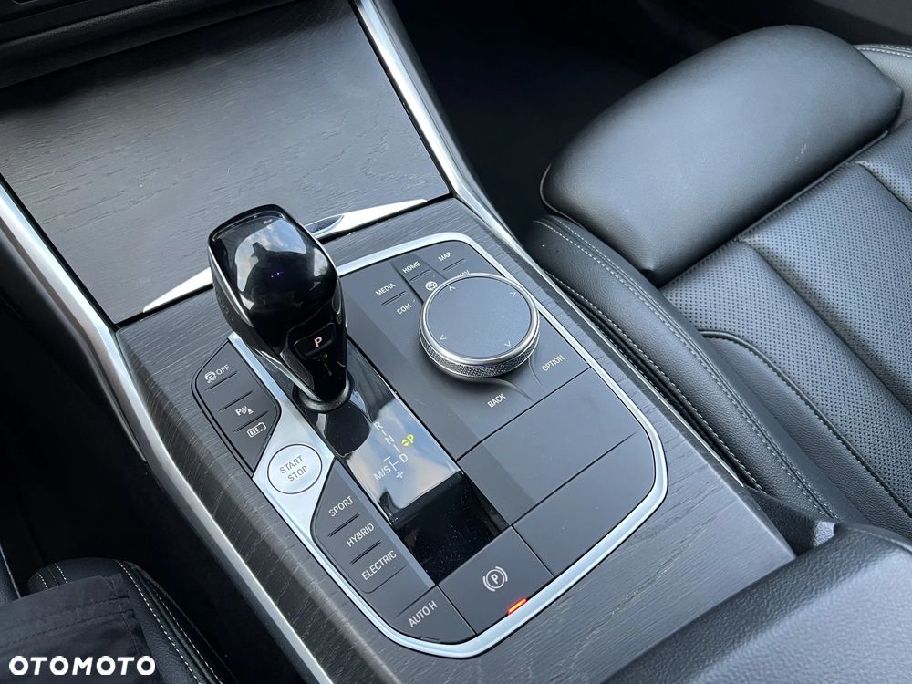 BMW Seria 3 320e M Sport - 29
