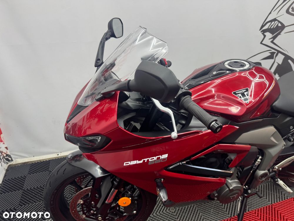 Triumph Daytona - 10