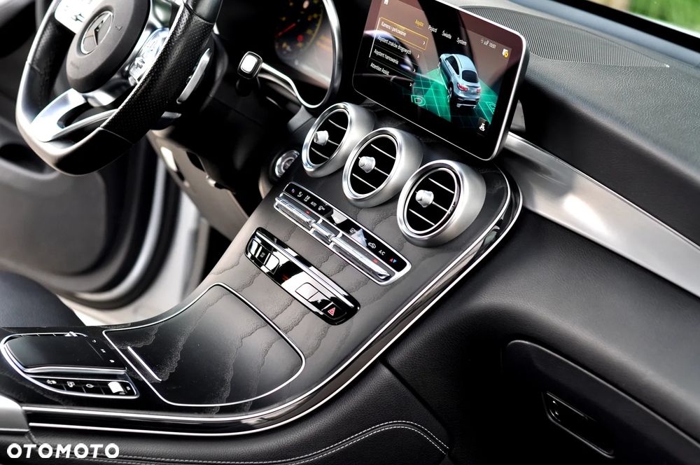 Mercedes-Benz GLC 200 d 4Matic 9G-TRONIC AMG Line - 31