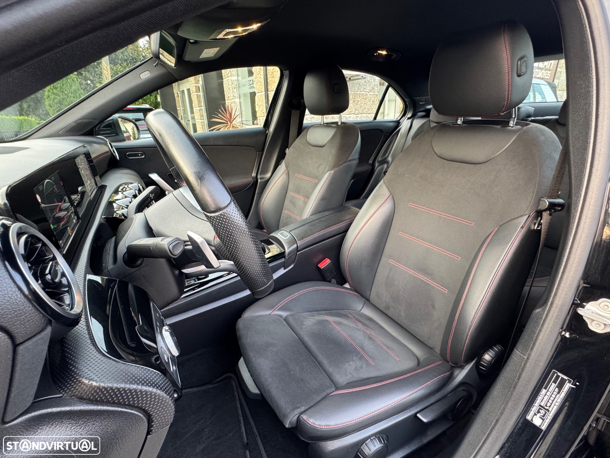 Mercedes-Benz A 250 Limousine e AMG Line - 23
