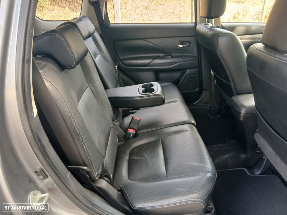 Mitsubishi Outlander 2.2 DI-D Instyle Navi - 36