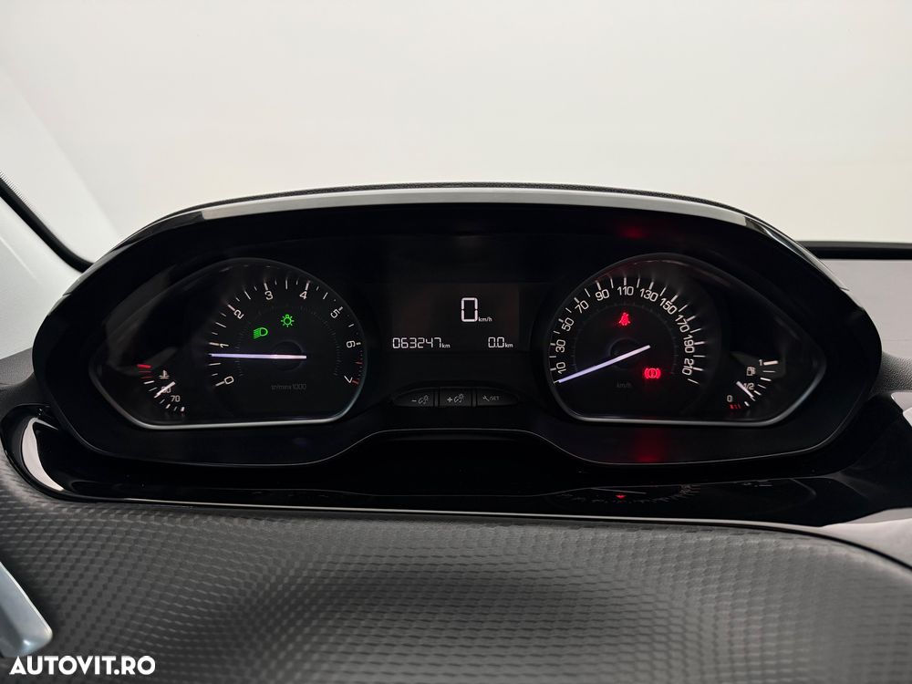 Peugeot 208 PureTech 82 Style - 10