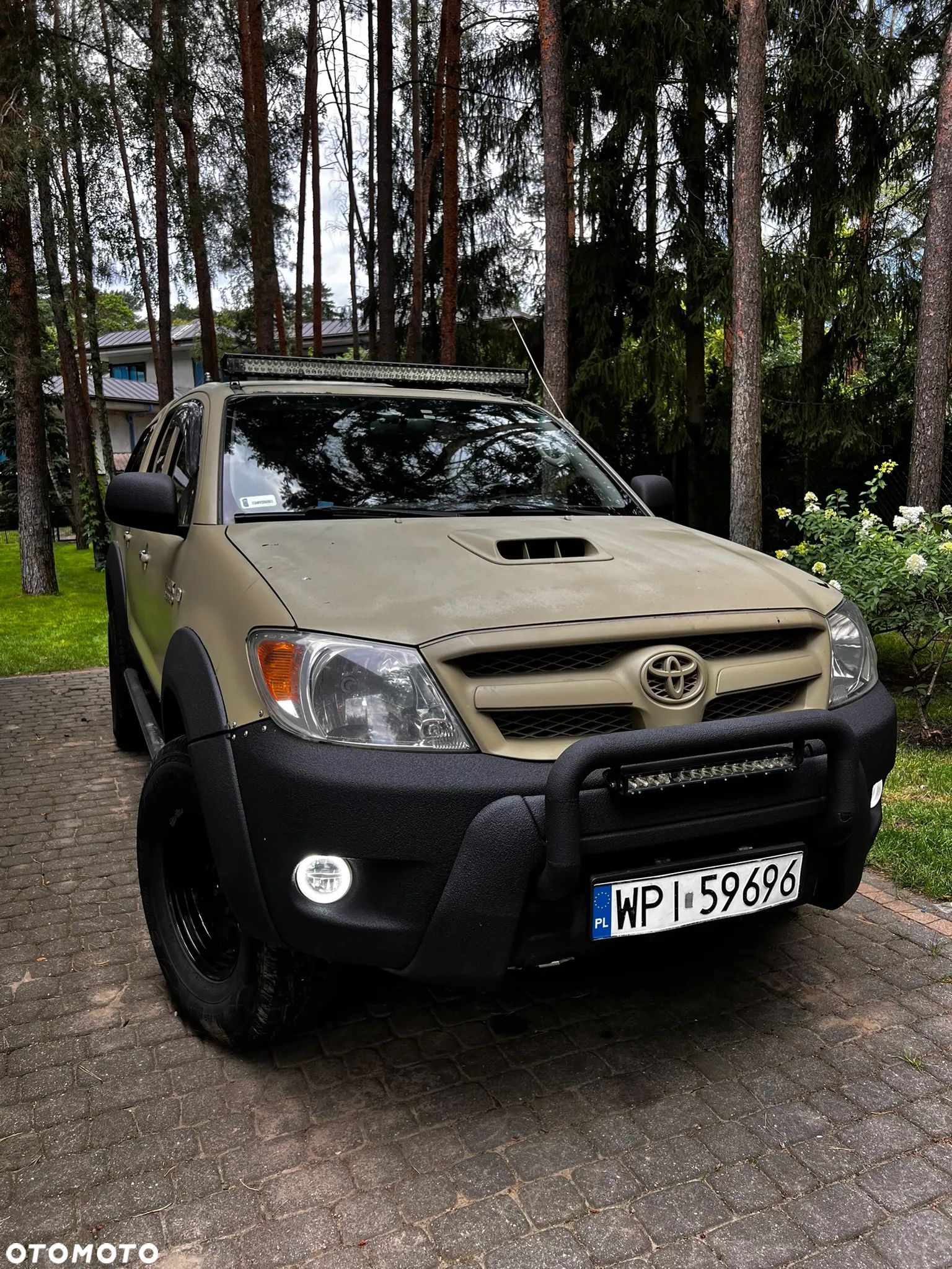 Toyota Hilux - 1