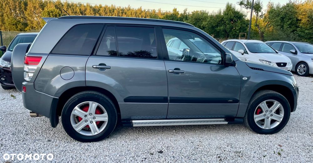 Suzuki Grand Vitara 2.0 Club Family - 27