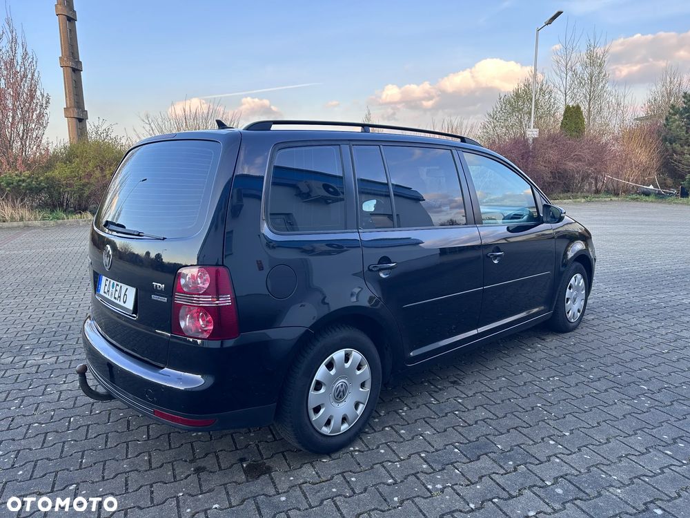 Volkswagen Touran 1.9 TDI DPF BlueMot Highline - 9