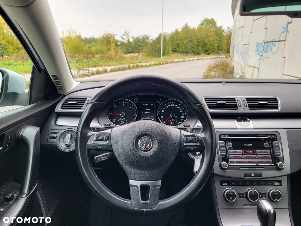 Volkswagen Passat Variant 2.0 TDI 4Motion DSG BlueMotion Tech R-Line - 11