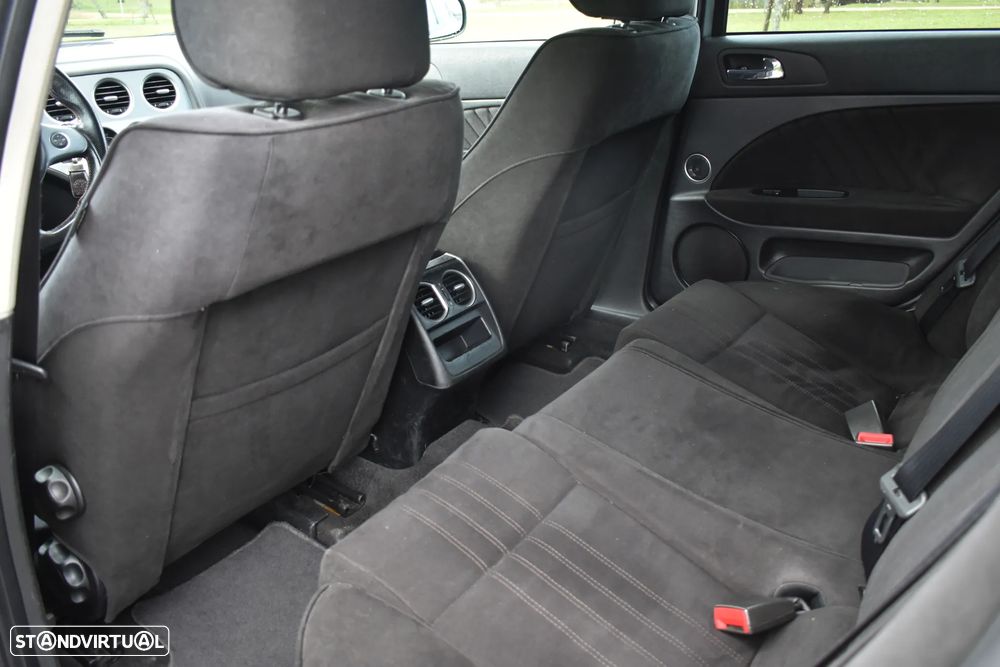 Alfa Romeo 159 Sportwagon 1.9 JTDm 16V Elegante - 13