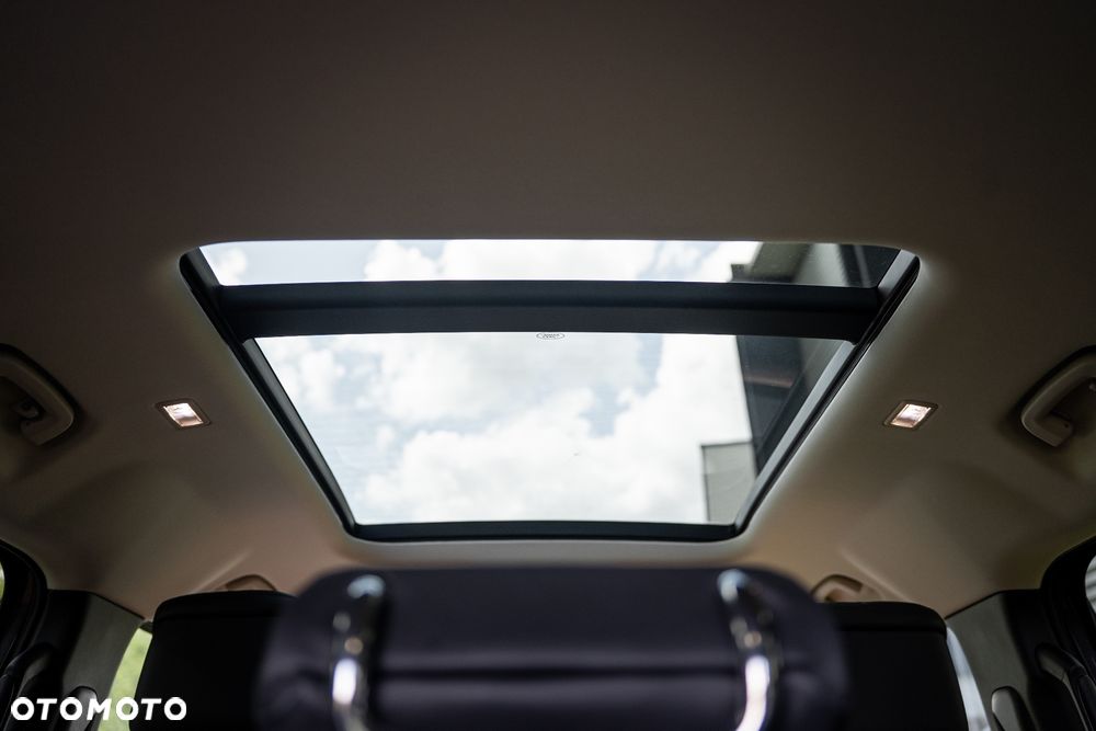 Land Rover Defender - 25