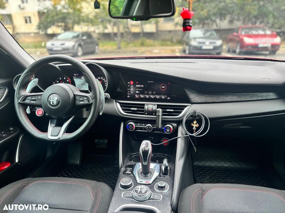 Alfa Romeo Giulia - 8