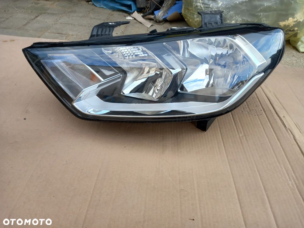 AUDI A1 82A LAMPA PRZEDNIA LEWA ZWYKŁA