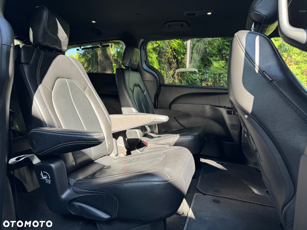 Chrysler Pacifica - 24