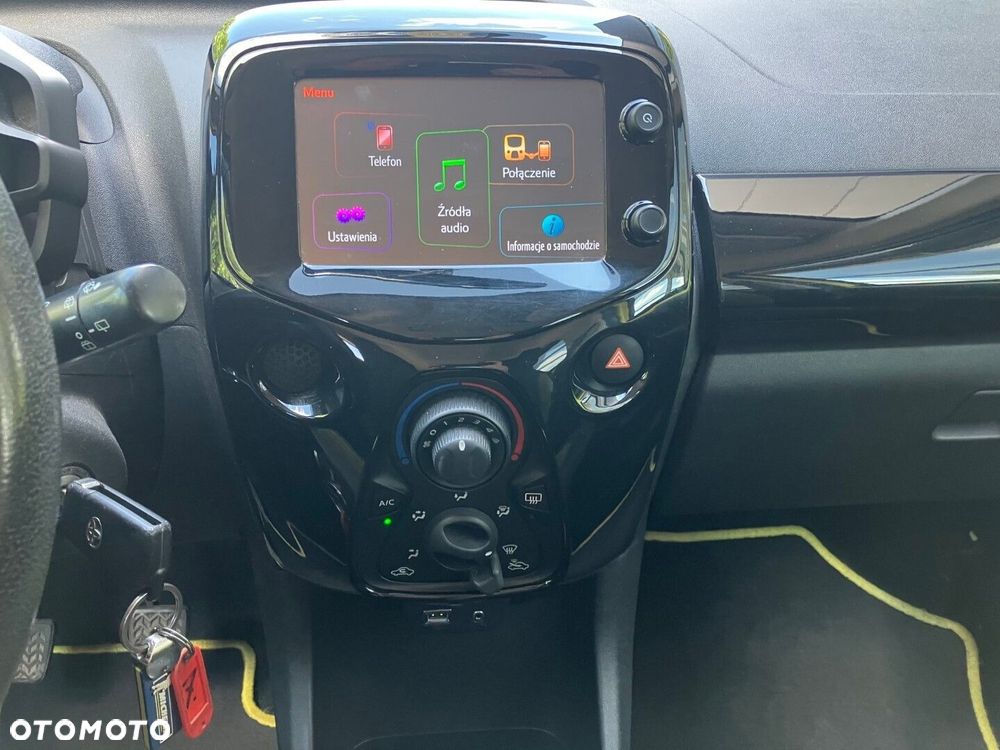 Toyota Aygo x-play touch - 16