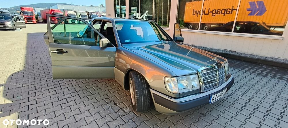 Mercedes-Benz W124 (1984-1993) - 11