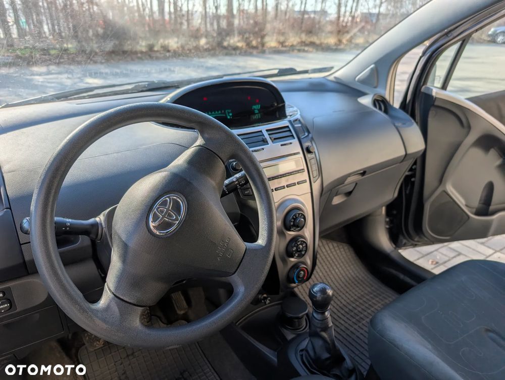 Toyota Yaris 1.33 Luna - 4