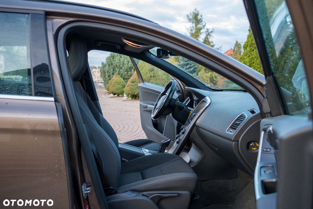 Volvo XC 60 D4 Geartronic Summum - 11