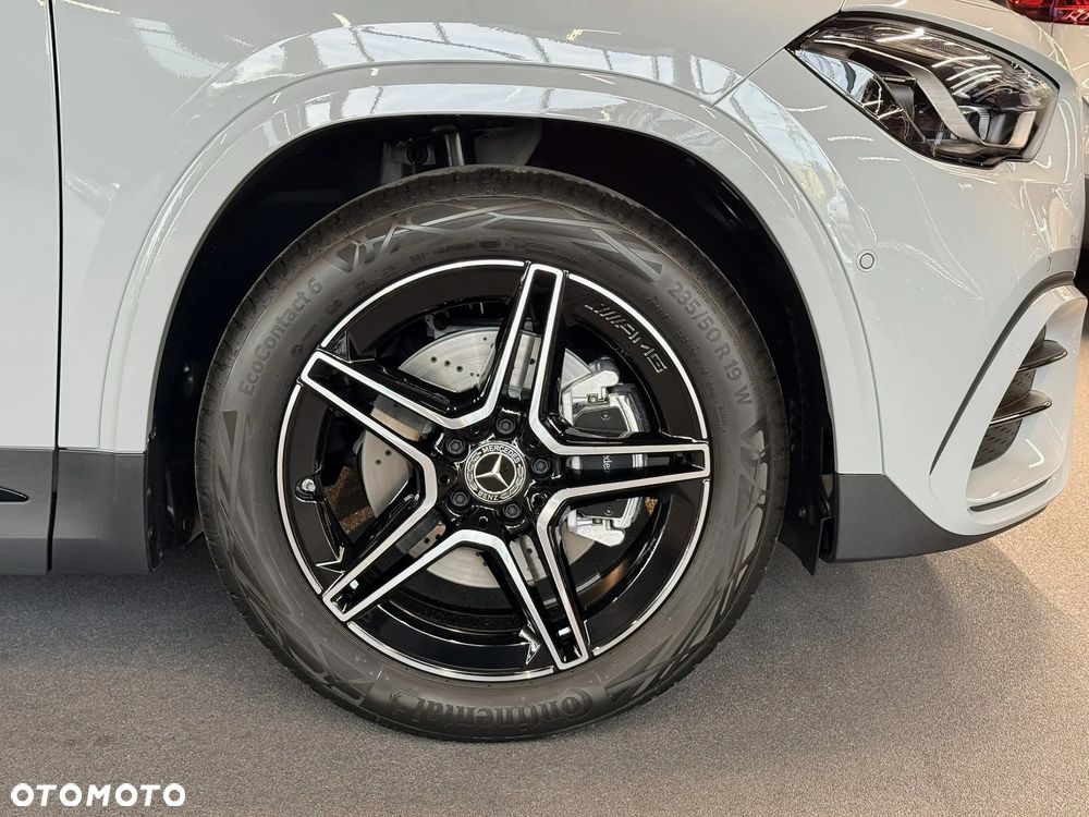 Mercedes-Benz GLA - 9