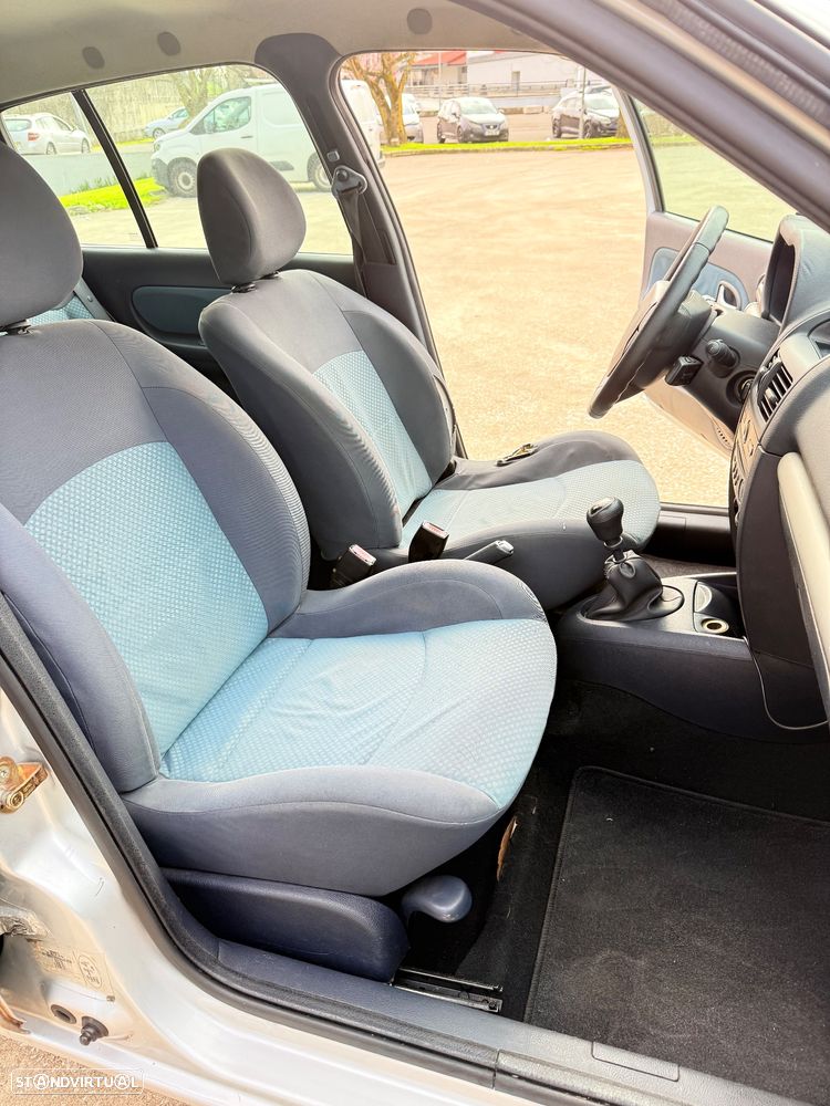 Renault Clio 1.2 16V Authentique - 23