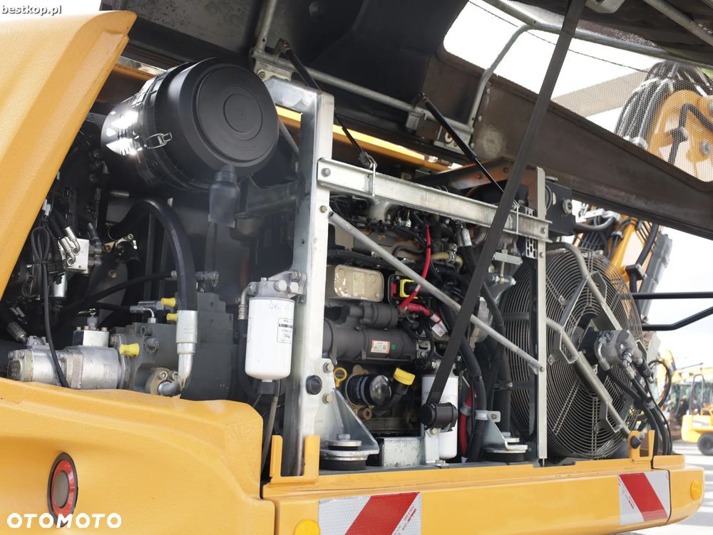Liebherr A910 Compact - 36