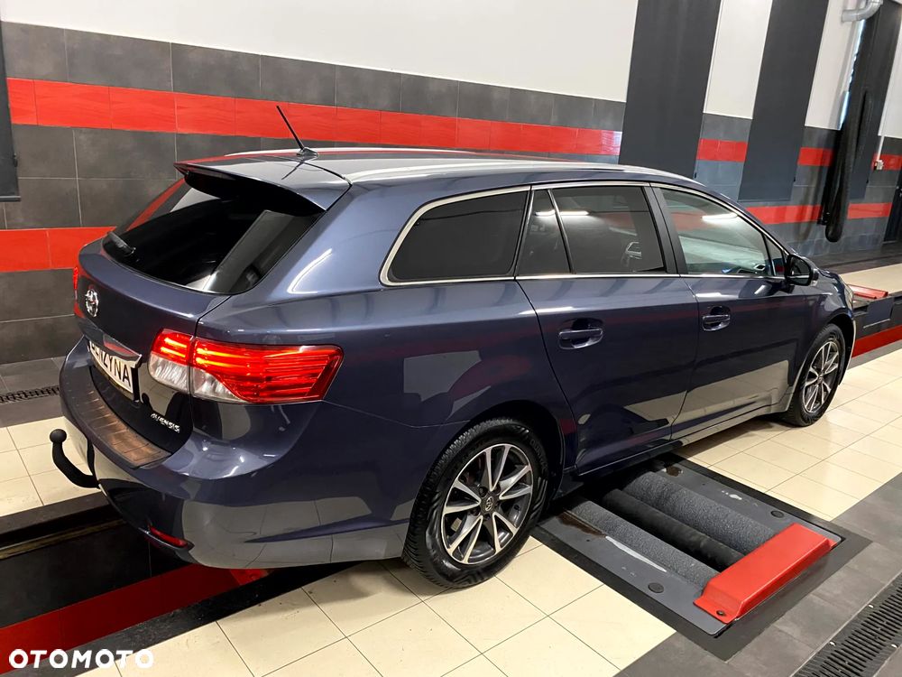 Toyota Avensis Touring Sports 1.8 Executive - 11