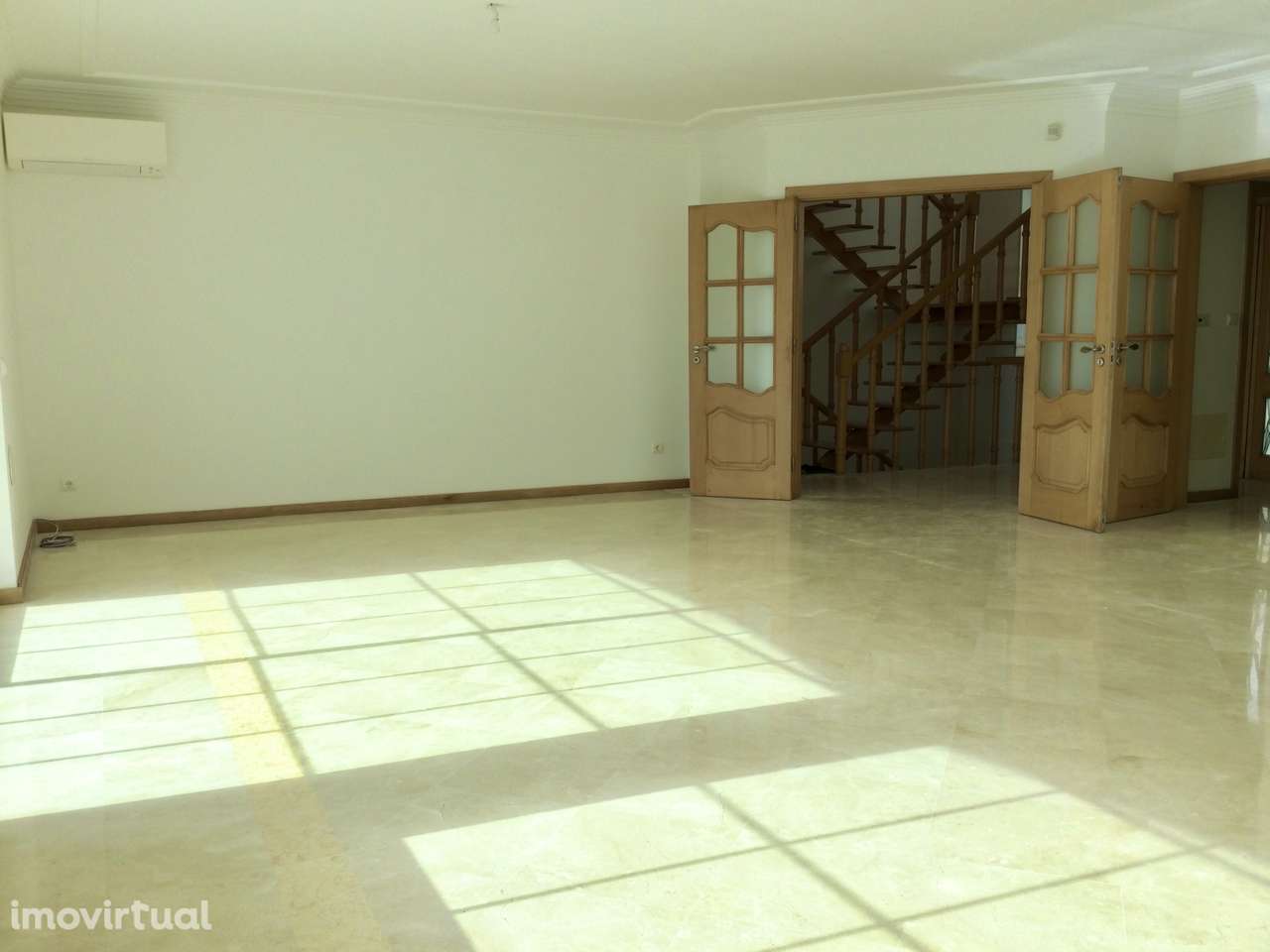 Encantadora Moradia T4 com jardim e piscina em Alcabideche, Cascais - Grande imagem: 4/44