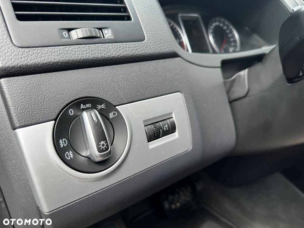 Volkswagen Multivan - 25