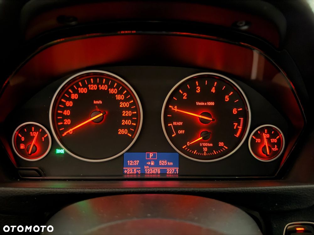 BMW Seria 3 318i - 14