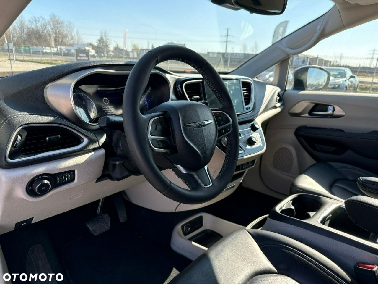 Chrysler Pacifica - 10