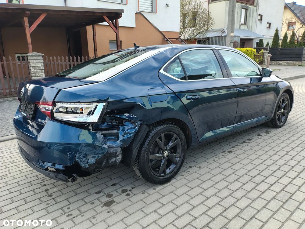 Skoda Superb 2.0 TDI Premium Edition - 11