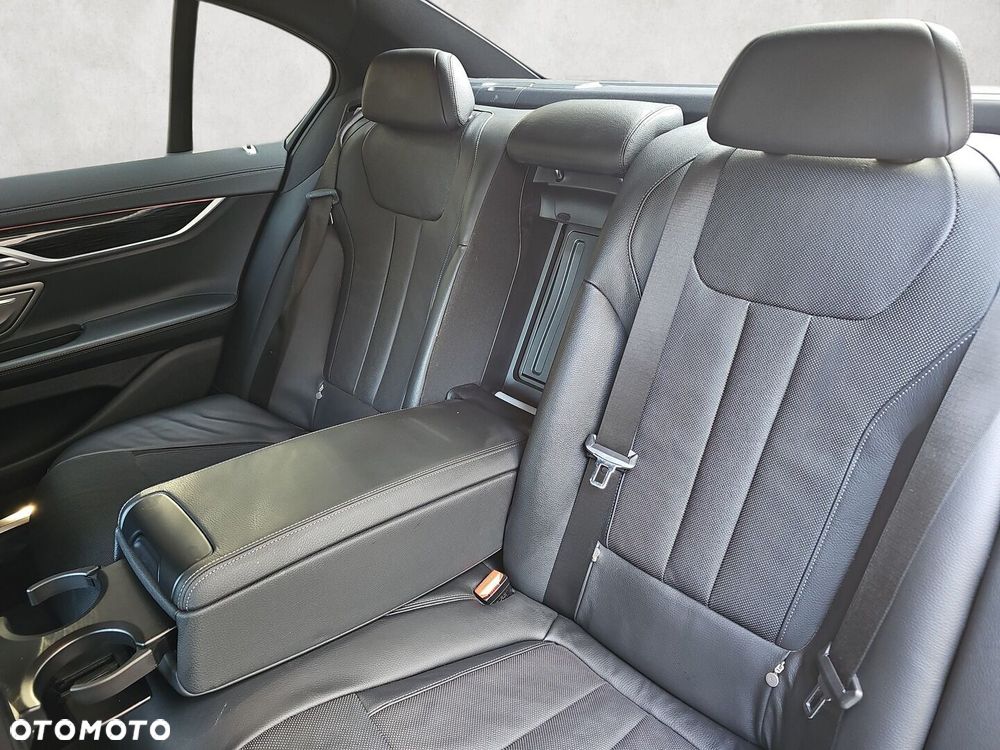 BMW Seria 7 - 20