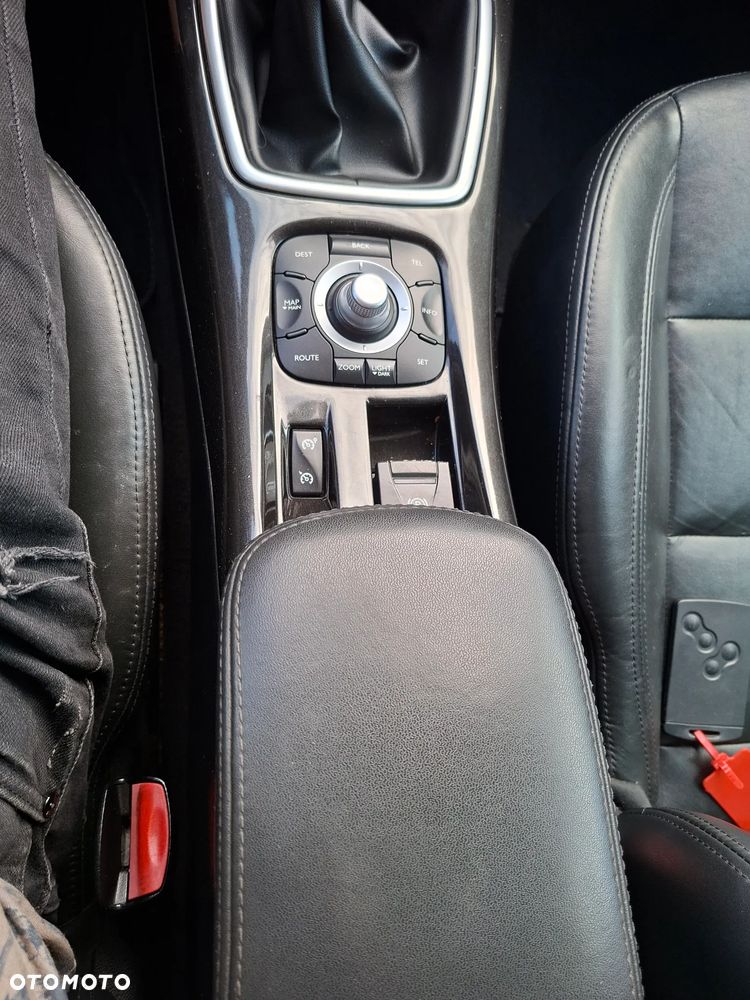 Renault Laguna 2.0 dCi FAP Initiale - 12