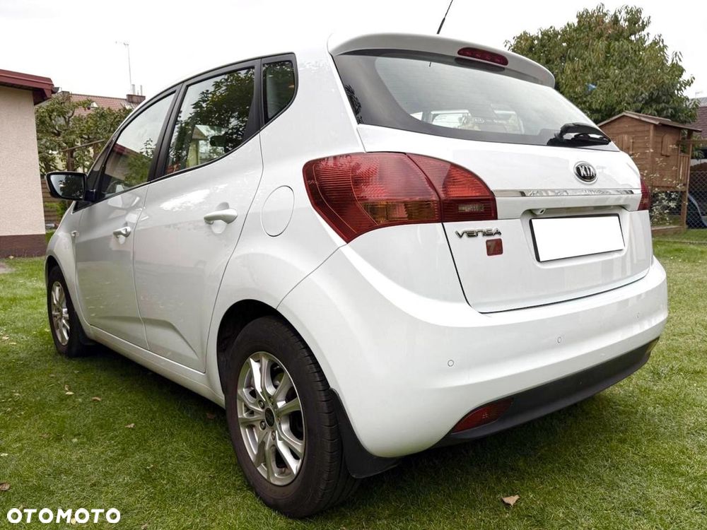 Kia Venga 2016 photo 5