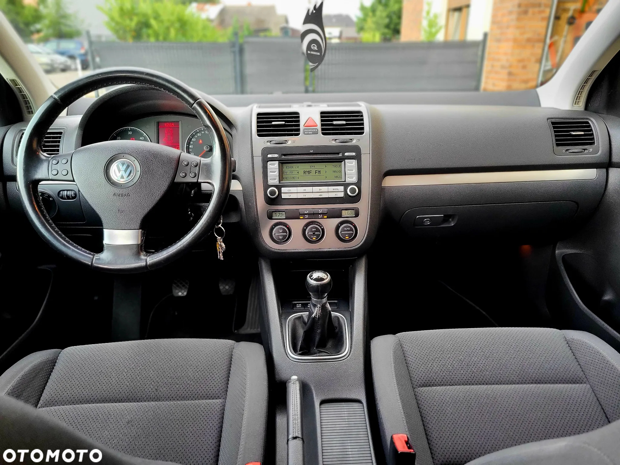 Volkswagen Golf - 22