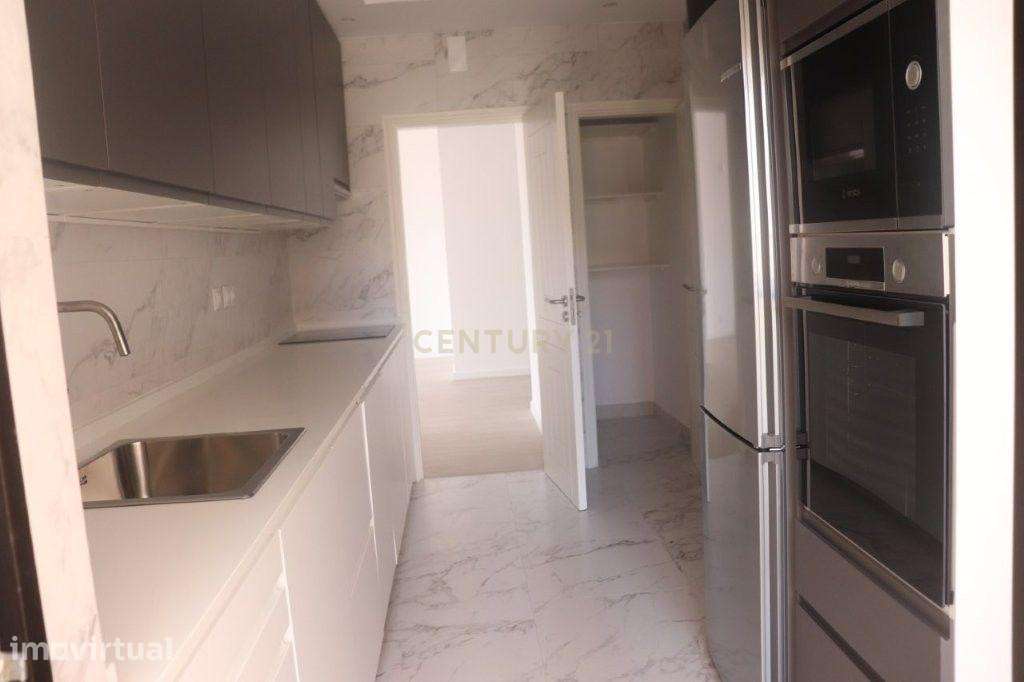 Apartamento Renovado T2 em Oeiras com Vista Atraente - Grande imagem: 3/17