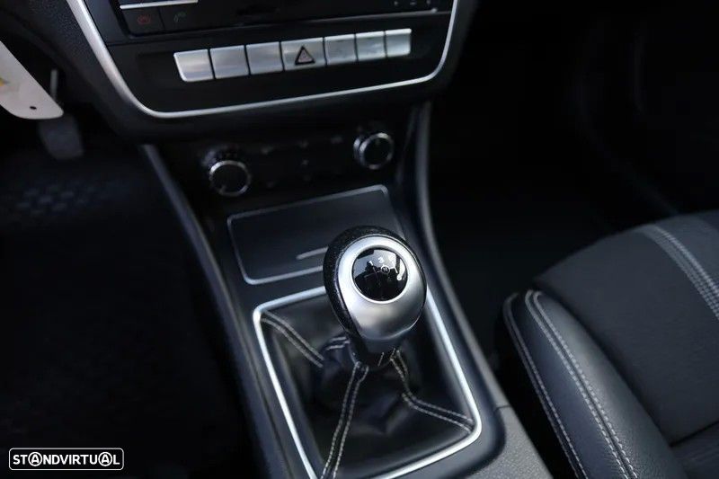 Mercedes-Benz CLA 180 d Urban - 10