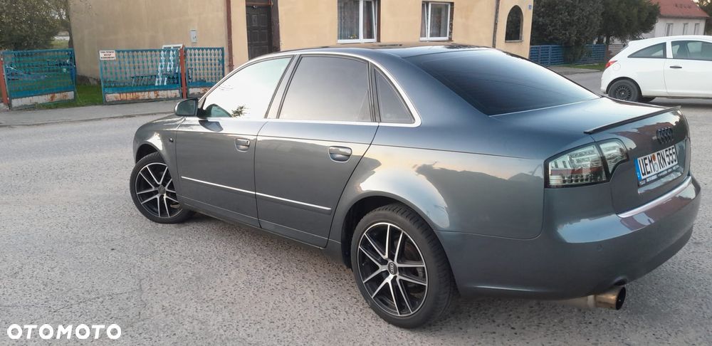 Audi A4 Limousine - 12