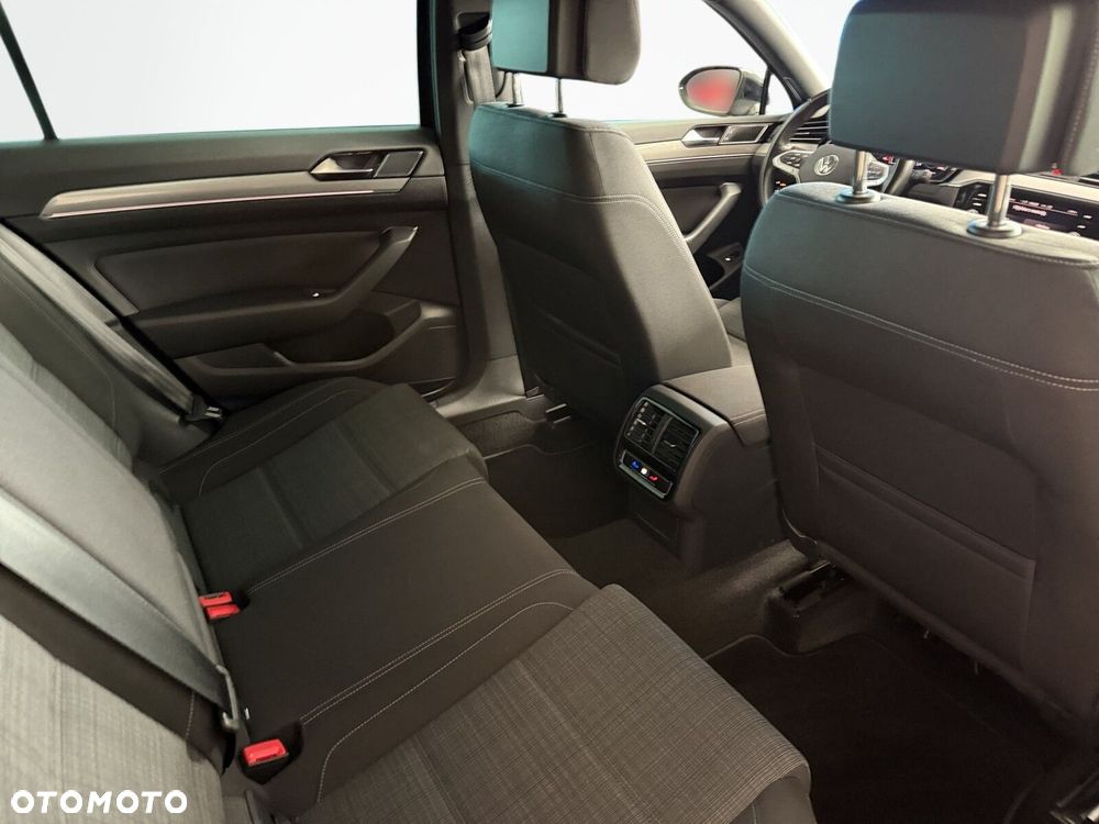 Volkswagen Passat Variant - 18