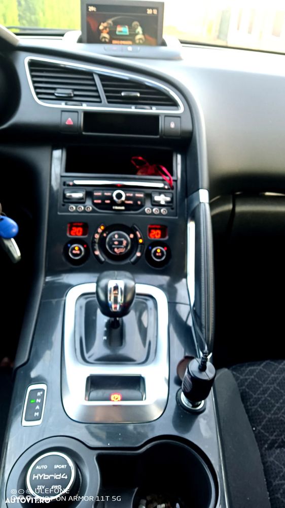 Peugeot 3008 Hybrid4 - 15